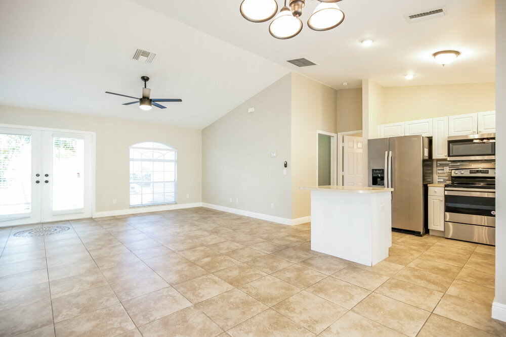 Building Photo - 1729 SW 23rd St