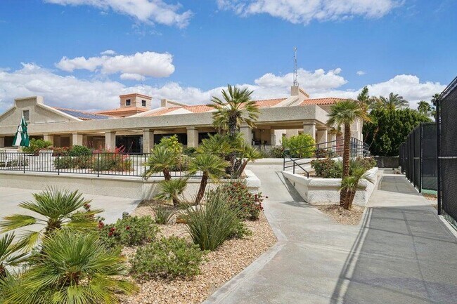 Building Photo - 364 Oakmont Dr