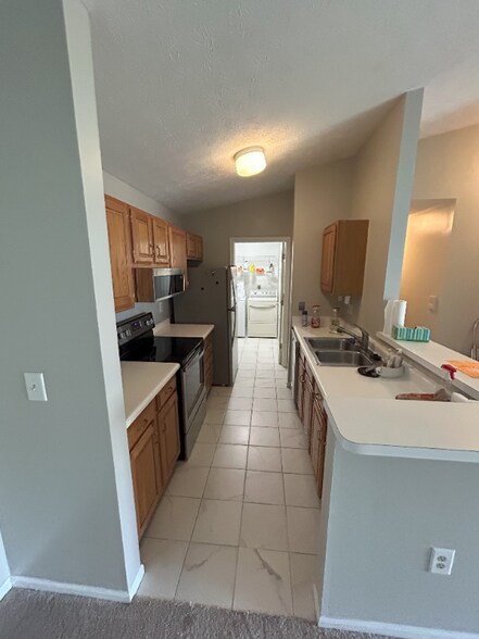 Building Photo - 6680 Wareham Ct