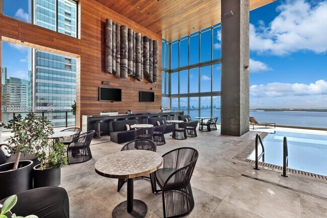 Building Photo - 1451 Brickell Ave