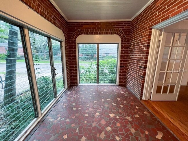 Building Photo - 1118 NW 3rd Ave