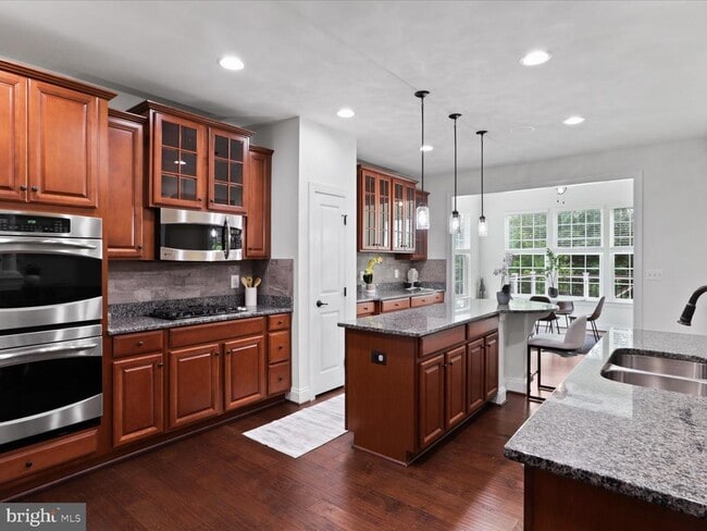 Building Photo - 41595 Revival Dr