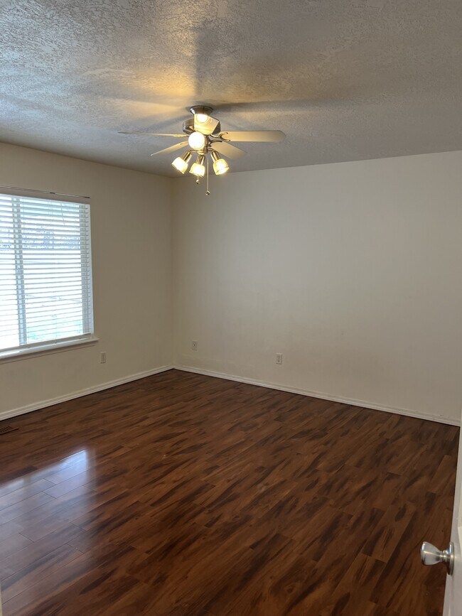 Building Photo - 2134 E Dworshak Dr