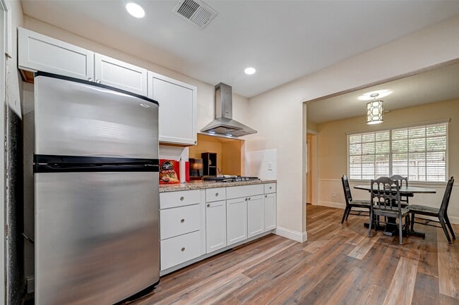 Building Photo - 3903 Hermitage Hollow Ln