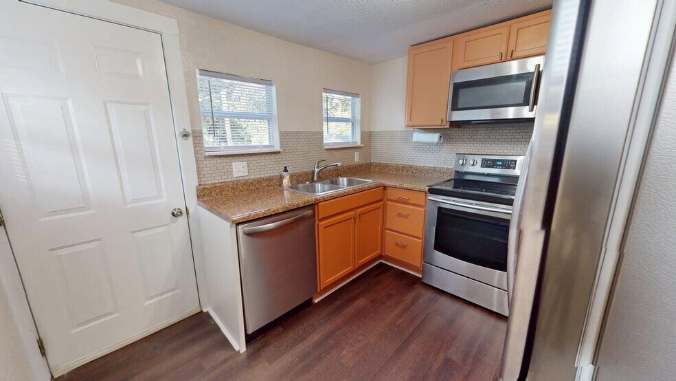 Building Photo - 112 S Chandler Ave