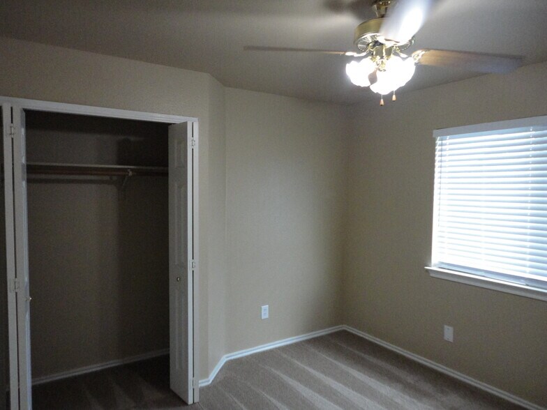 Building Photo - 1114 Black Locust Drive West