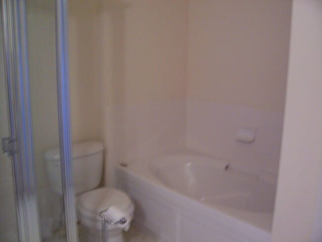 Building Photo - 3 Level Townhome Located in Piney Orchard ...