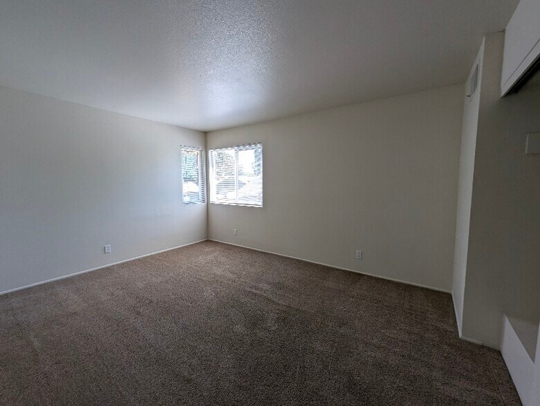 Building Photo - 2999 Oro Dam Blvd E