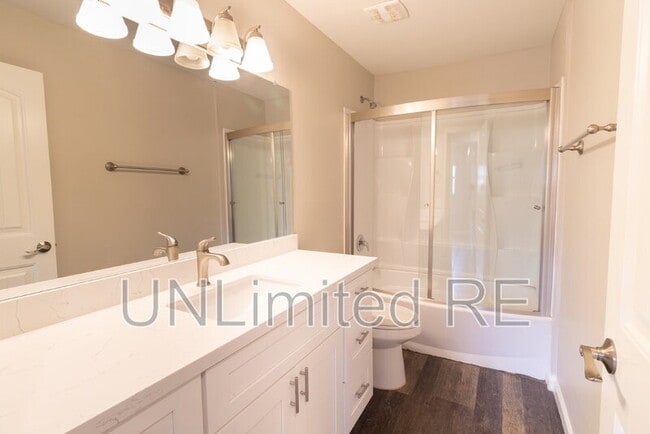 Building Photo - 216 E Zuni Dr
