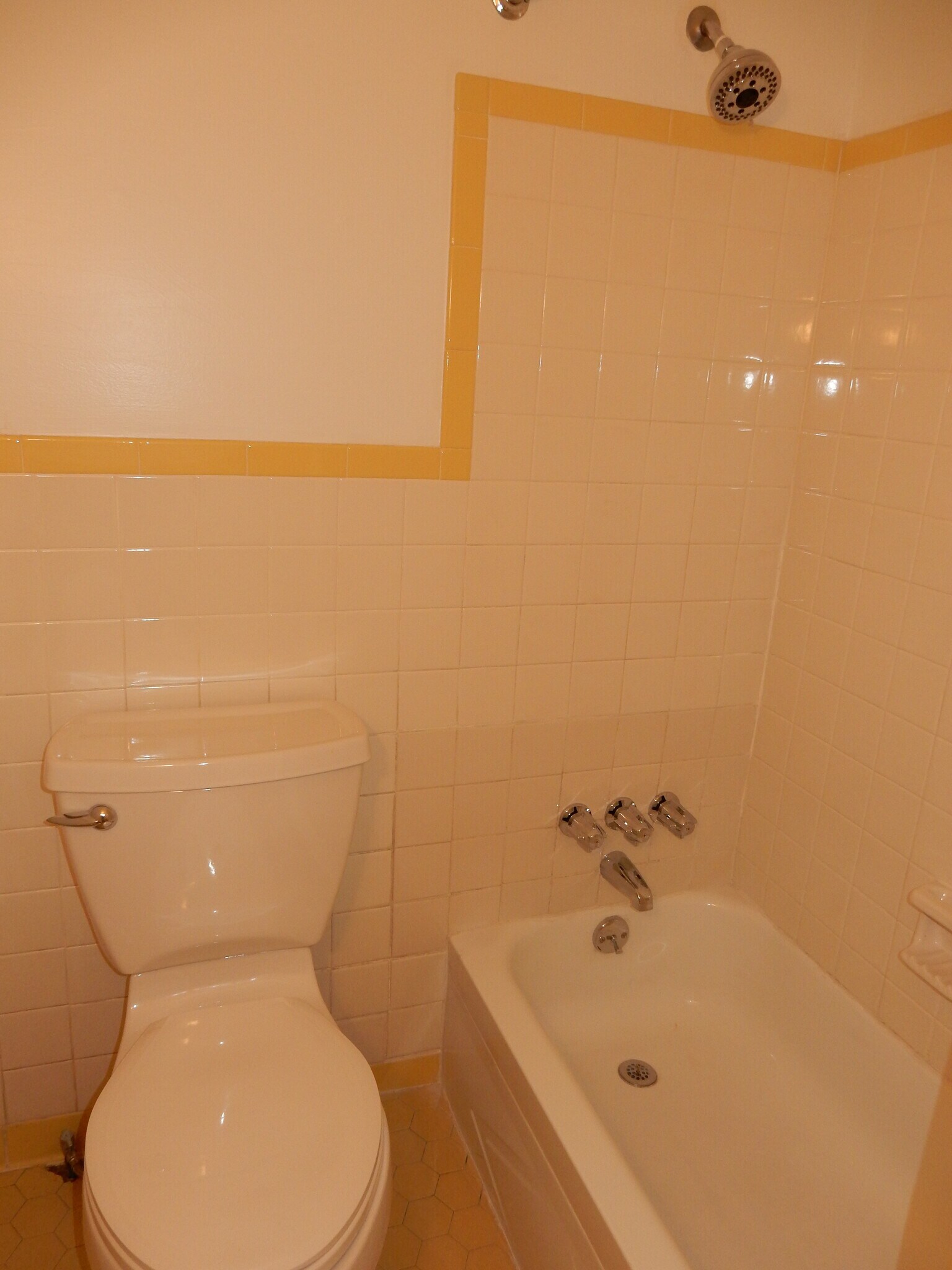 Bath. - 1278 Everett Ave