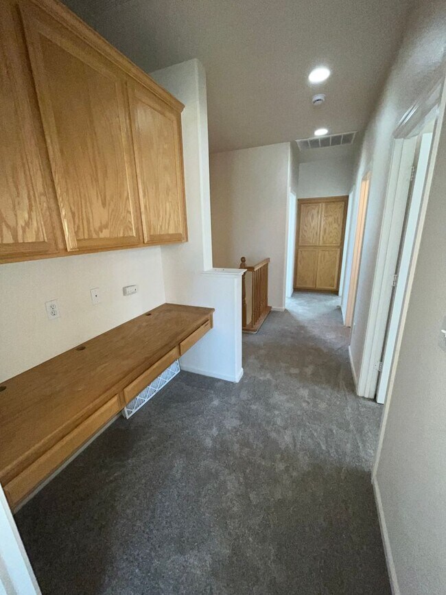 Building Photo - 5 Bed | 3.5 Bath | 2368 SF | 2 Car garage | Two Story | Tenant pays $175 for WS&G