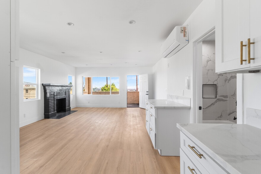 Building Photo - 301 S Cabrillo Ave