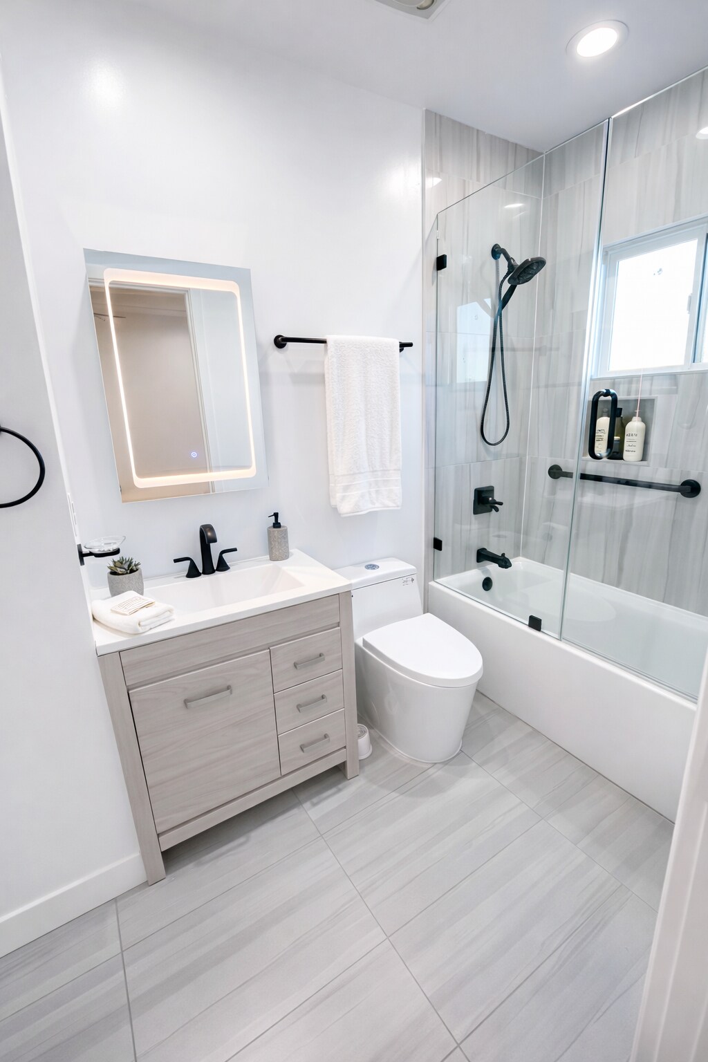 Building Photo - 1847 Stearns Dr