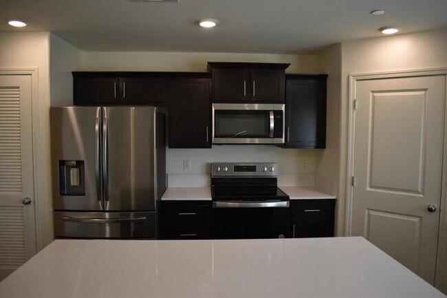 Building Photo - 4523 Iris Ct