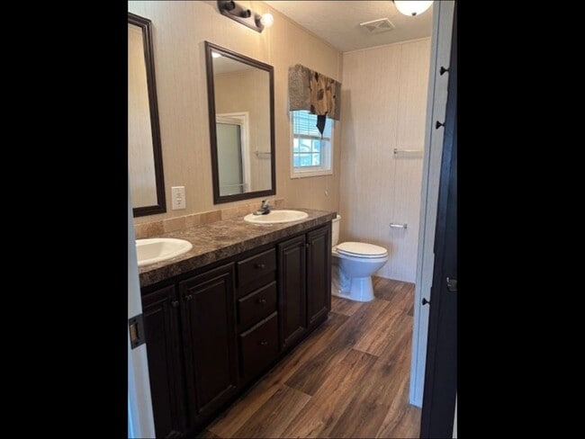 Building Photo - 54 Kings Way