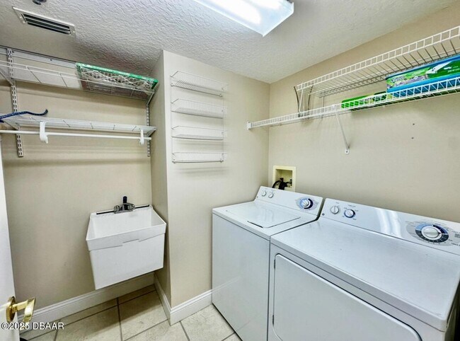 Building Photo - 4670 Links Village Dr