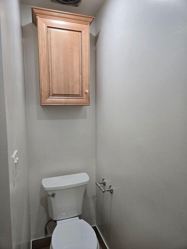Building Photo - Completely Upgraded 2 bedroom Condo in Riverside