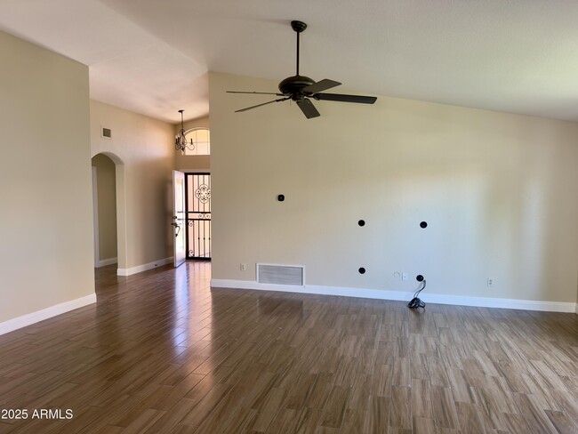 Building Photo - 1602 W Maplewood St