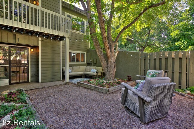 Building Photo - 3 br, 2.5 bath House - 2924 Glenwood Drive