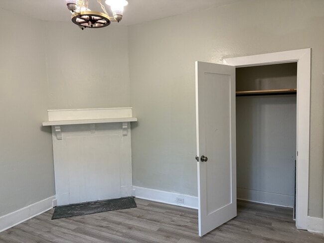 Building Photo - 225 Poplar St