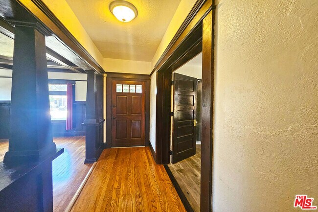 Building Photo - 648 Heliotrope Dr