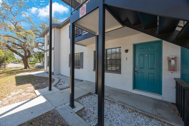 Building Photo - The Oaks at Safety Harbor 3 bedroom 2 bath ** Memorial week Special   Free 65 inch smart TV and 1...
