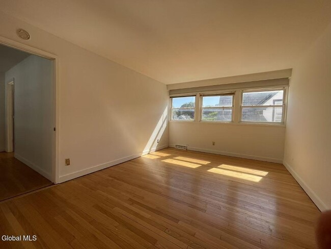 Building Photo - 1725 Union St