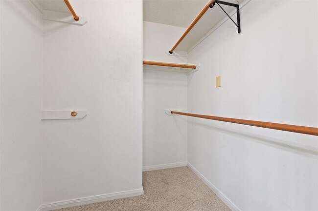 Building Photo - 16131 Canaridge Dr