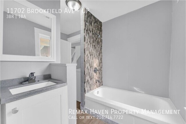 Building Photo - 11702 Brookfield Ave