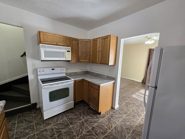 Building Photo - 330 Cottage St