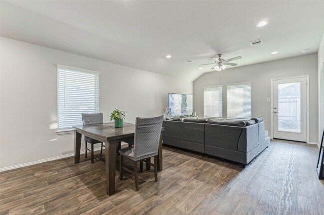 Building Photo - 23135 Barrington Bluff Trail