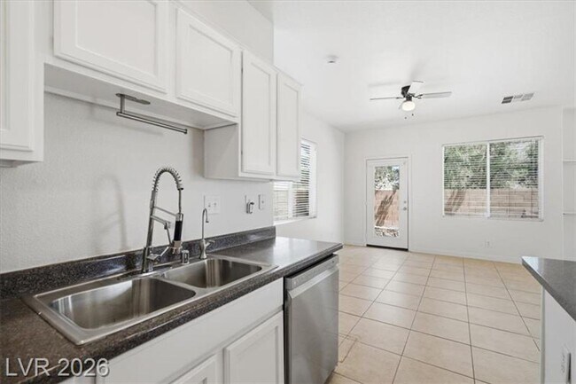 Building Photo - Inviting 3-Bedroom Home with Oversized Loft in Gated Southwest Community