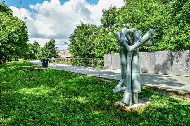 Building Photo - 210 Sampson St NE