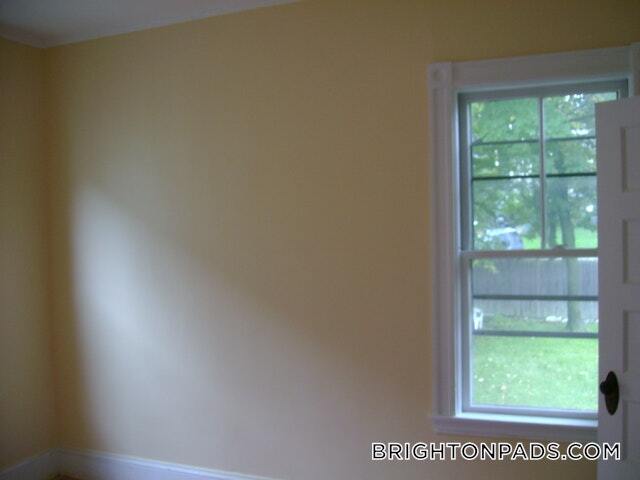 Building Photo - 17 Hunnewell Ave