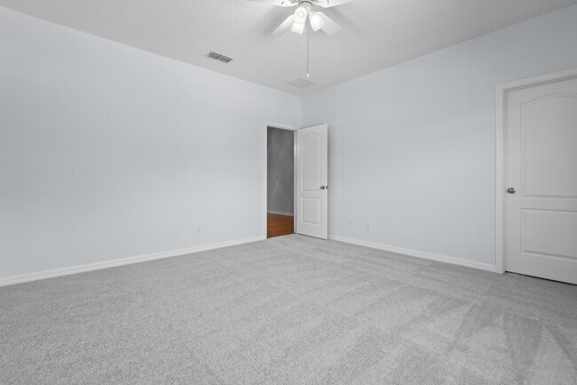 Building Photo - 11408 Center Lake Dr