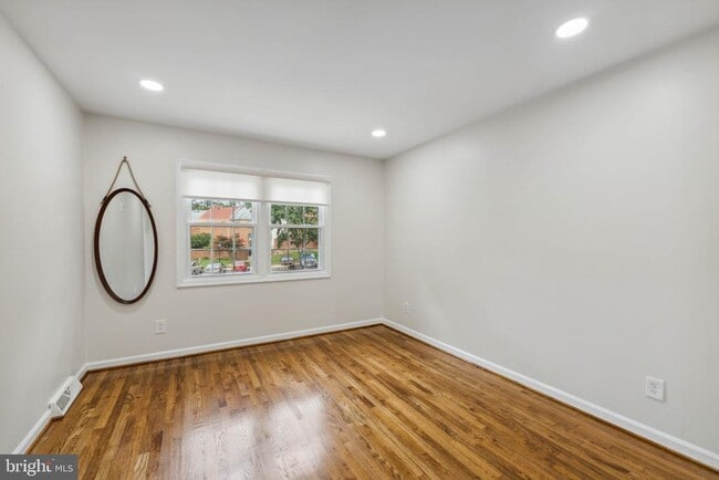 Building Photo - 6008 Waterbury Ct