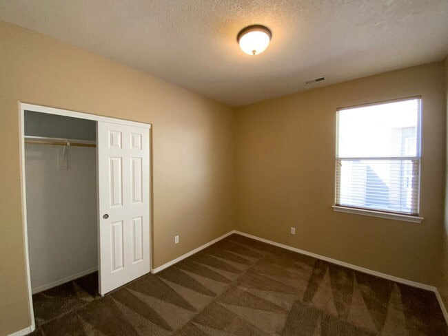 Building Photo - 3 Bedroom Single Story Home Available Near...