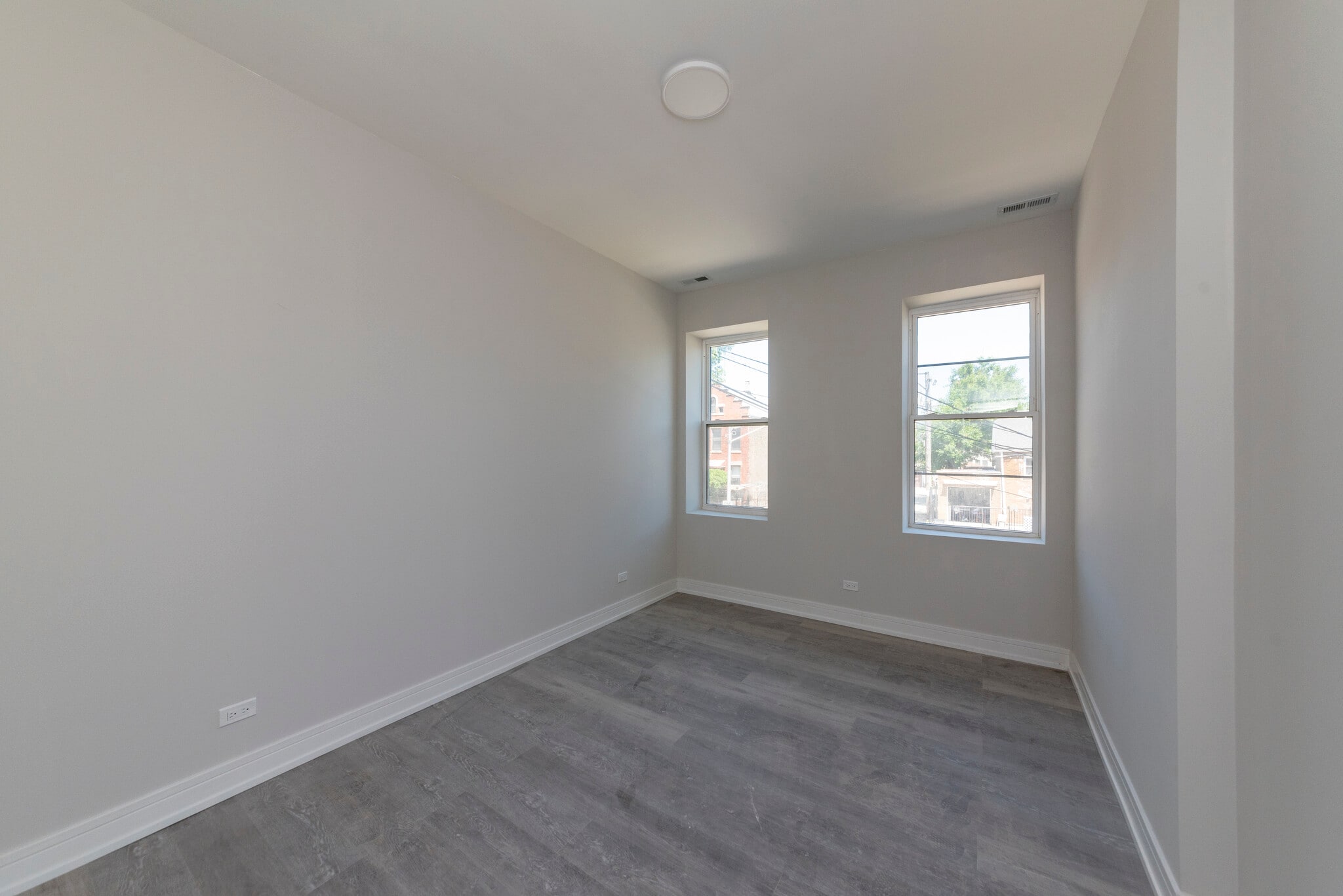 Building Photo - 3132 S Lituanica Ave