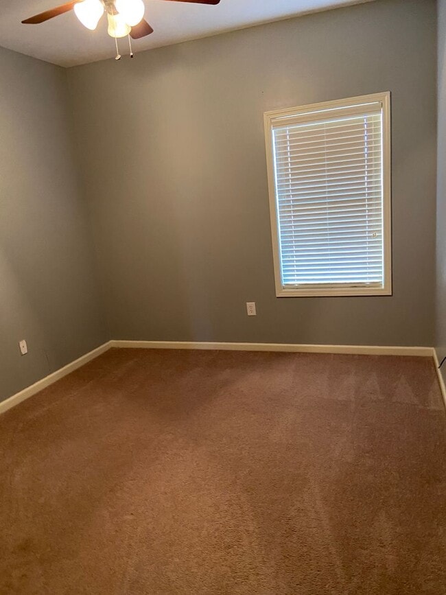 Building Photo - A must have in Canton, MS!!