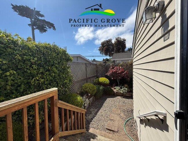 Building Photo - Updated 3 Bedroom in Pacific Grove!