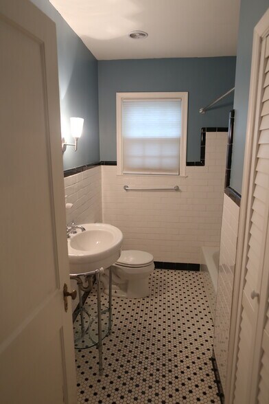 Building Photo - 1005 Arnette Avenue