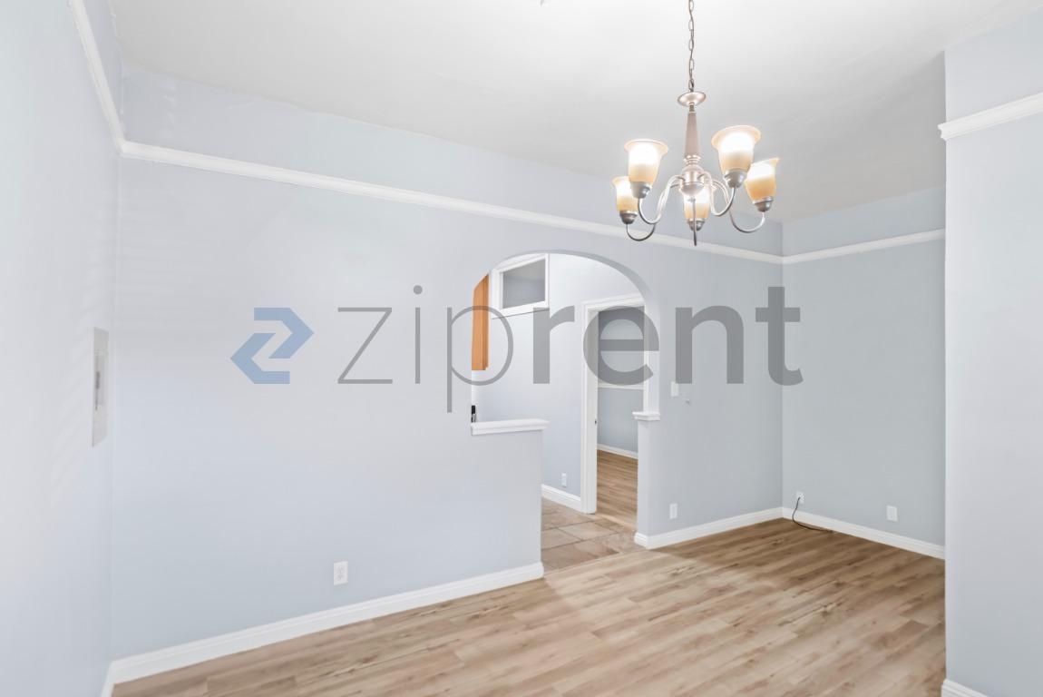 Building Photo - Unit B