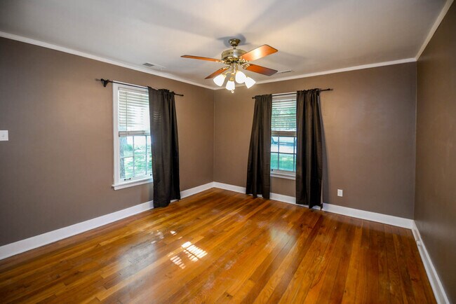 Building Photo - 3590 Shirlwood Ave