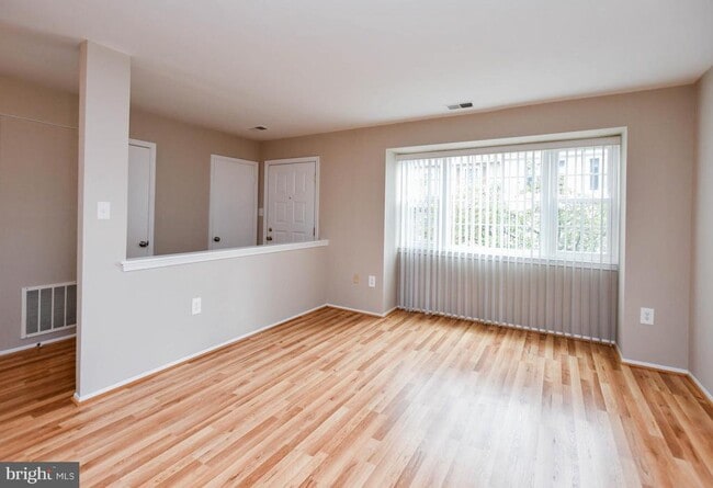 Building Photo - 15043 Cherrywood Dr