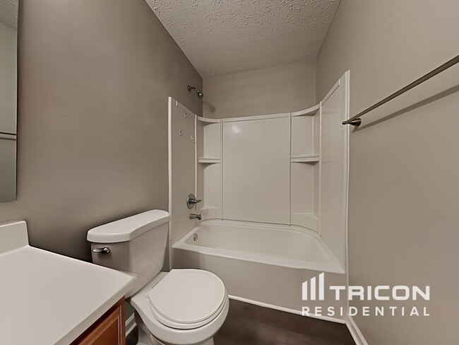 Building Photo - 2368 Bridlewood Dr