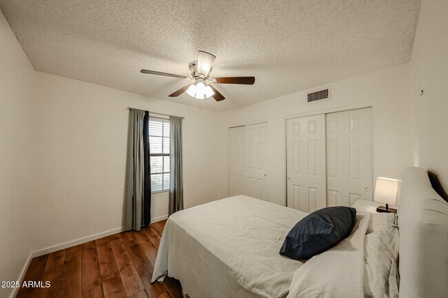 Building Photo - 5440 W Beryl Ave