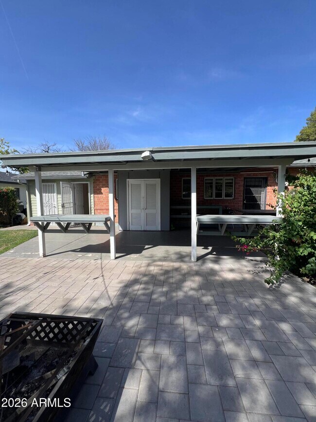 Building Photo - 4121 E Edgemont Ave