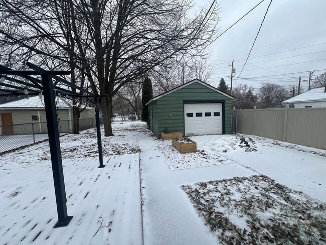 Building Photo - Click the “Apply Now” button or email wapmrentals@gmail.com for a prompt response.