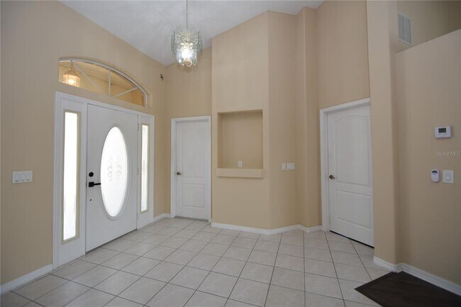 Building Photo - 10 Crampton Ct