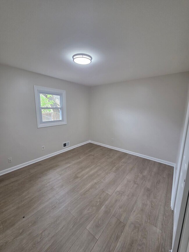 Building Photo - 3 Freewood St